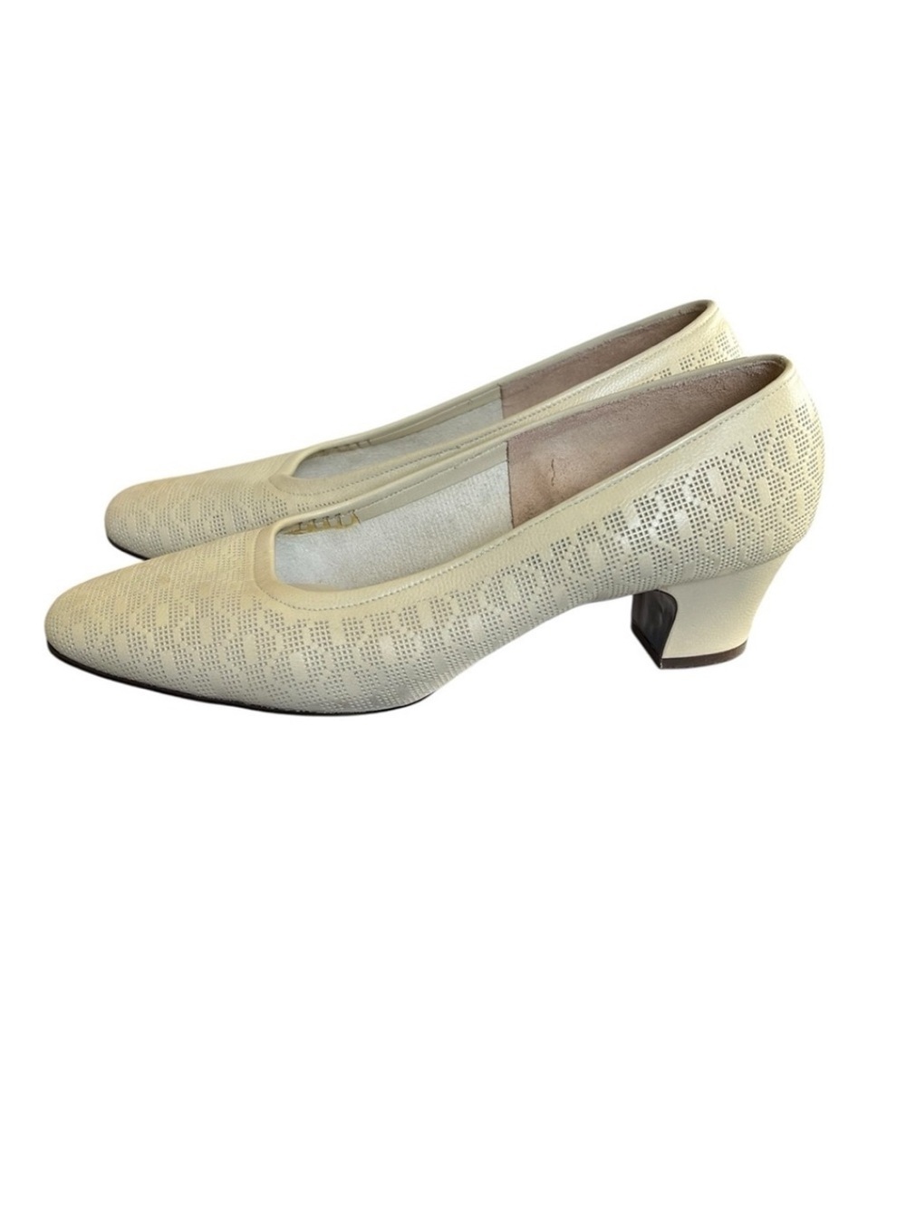 NWT Vintage Betty Red Cross 6.5 Leather Off White Kitten Heels Shoes Deadstock